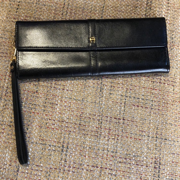 Etienne Aigner Black Calfskin Leather Silk Lining Full Size Snap Wallet Wristlet